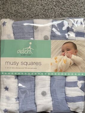 aden + anais Blue and White Muslin Squares Set